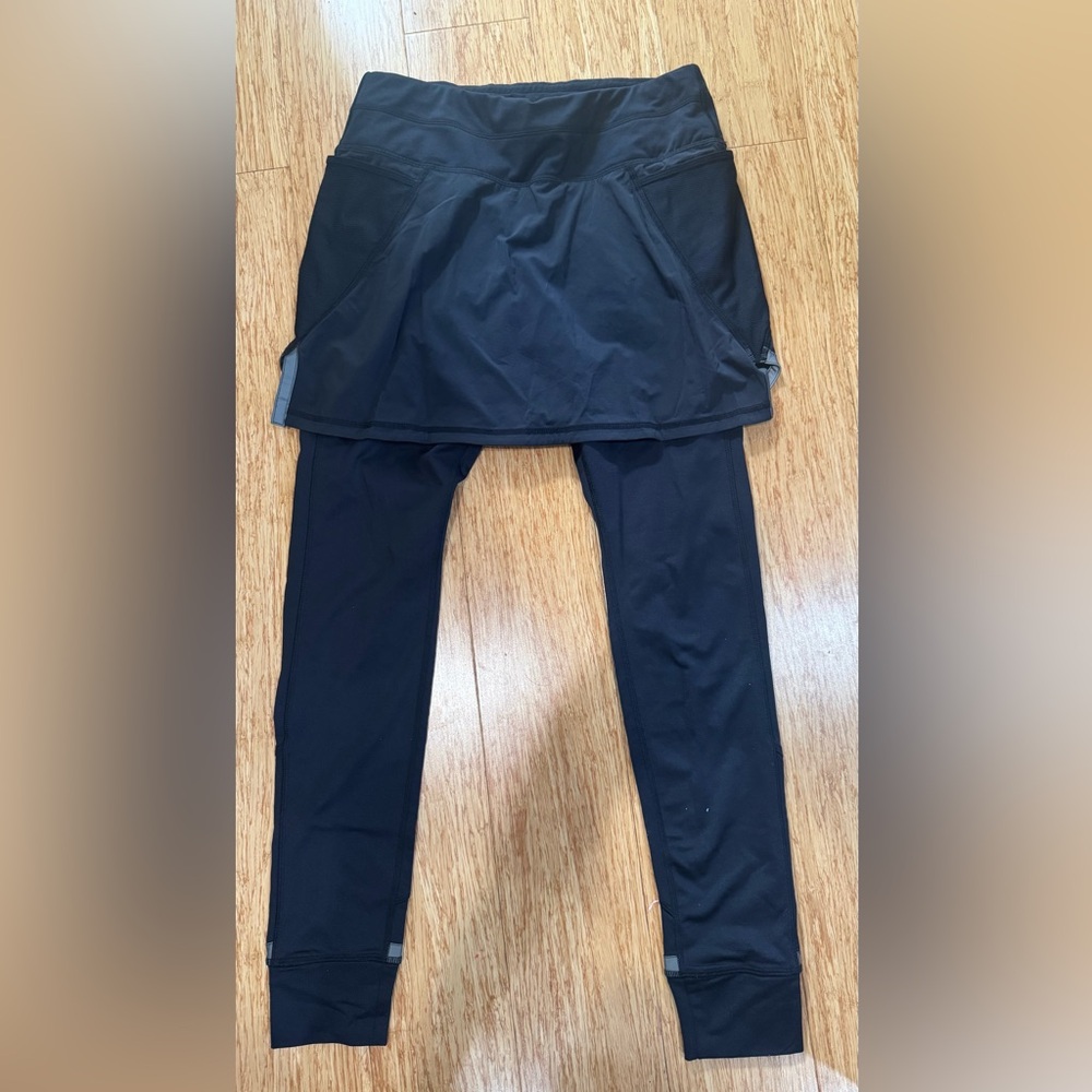 Women's Atleta  Black Skirted Active Leggings